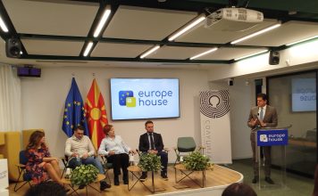 Стручност пред партиска книшка: Кој треба да ги води болниците?